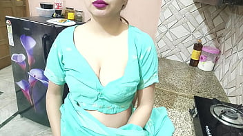 भोसड़ी गांव की लड़की को किचन में घुसाकर जोरदार चोदा मोटे लंड वाले देहाती ने हिंदी में गंदी आवाज में