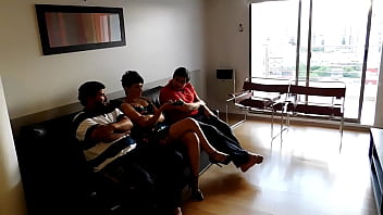 La Tele Apagada, El Plomero Y El Amigo De Mi Marido Me Dieron Una Cogida Salvaje Que Me Dejó Temblando