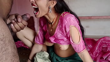 भाभी को भैया ने घर जाते समय रास्ते में ही ज़ोरदार चोदा