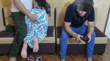 Deseo Que Mi Novio Se Meta En Su Mundo Virtual Para Que Su Amigo, Con Esa Verga Enorme, Me Folle Sin Piedad En La Realidad.