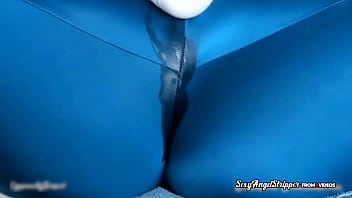 Tesuda Gozando Na Perna Deixando A Legging Encharcada – Latina Gostosa Ardente Na Webcam Esguichando Na Calça, Vibrador Hitachi Na Cama