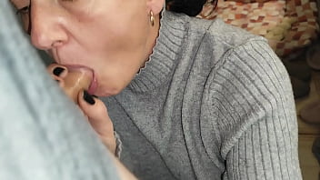 Sultry Housewife’s Oral Ecstasy: Swallowing Every Last Drop