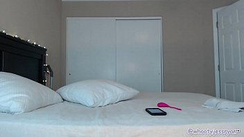 Thick Mature Goddess Live On Streamate: Flashing Her Juicy Backside