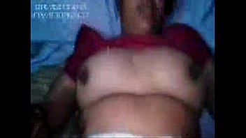 Sultry Saree Seduction: A Bhabhi’s Alluring Embrace