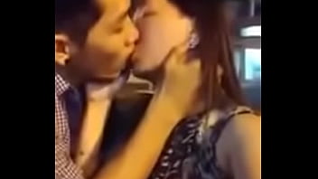 Đừng Hỏi Hôn Bao Lâu Nếu Bạn Còn Chưa Biết Mùi Môi Ai