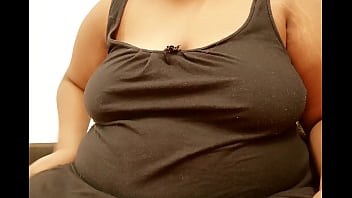 Sizzling Bengali Bhabhi’s Alluring Bare Reveal