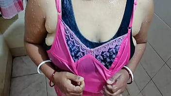 Sizzling Newlywed Desi Bhabi’s Naked Bathroom Seduction