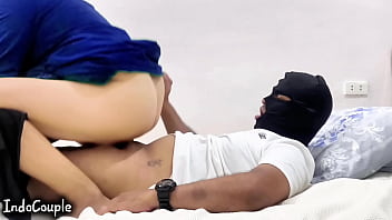 Istri Muslim Indonesia Duduk Di Atas Wajah Dan Menelan Sperma Suami Untuk Pertama Kalinya