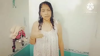 Desi Babe’s Steamy Bath Time