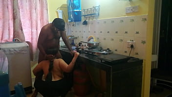 Curvaceous Bengali Bhabhi’s Spicy Kitchen Encounter