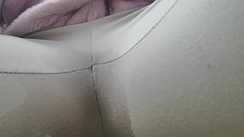 Drenched In Sunlight: Nicoletta’s Public Park Yoga Pant Rinse Revealed