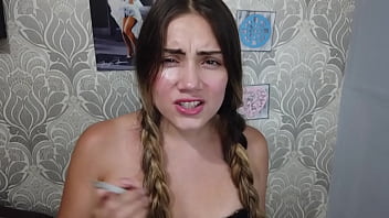 Sara Rubia Recibe Una Intensa Penetración Anal Mientras Fuma Y Sigue Instrucciones Excitantes