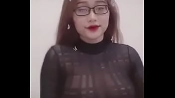 Trang’s Alluring Curves Beckon