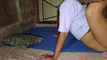 रात की चादर तले भाभी की गर्माहट भरी चीखें, घर में ही उनकी तड़पती देह पर ज़ोरदार धावा। साथ ही स्टेप सिस्टर की चीख-चिल्लाहट भरी बेबस चुदाई।