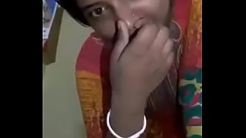 Desi Beauty Flaunting Her Curves