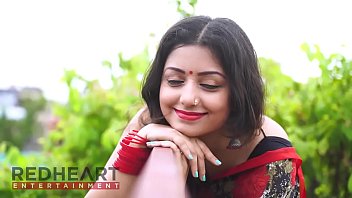 Sizzling Saree Seduction: Bhabhi’s Bold Reveal – Part 4