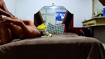 Câmera Oculta Flagra Marido Corninho Excitado Vendo A Esposa Gemendo De Prazer No Pauzão Do Amante Negro.