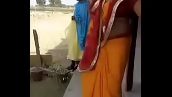 Sizzling Neighborhood Aunty’s Seductive Dance Moves