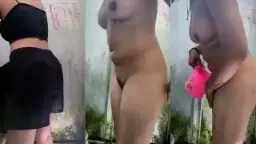 Mengintip Di Balik Pintu Kamar Ganti Kolam Renang Yang Panas