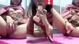 Tante Berjilbab Menggoyang Dildo Sambil Mengaduh Nikmat