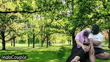 Real Muslim Couple’s Wild Outdoor Affair In Public Park