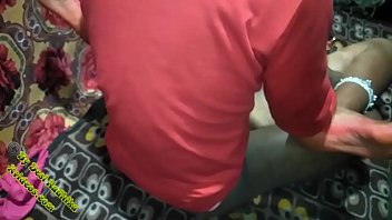 नौकरानी की चुदाई का मजा लेते हुए