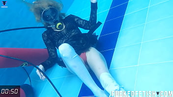 Dripping Wet Ashlee Rose Spreads Her Slutty Scuba Pussy Underwater In A Slow, Deep 747 Release For Week 50