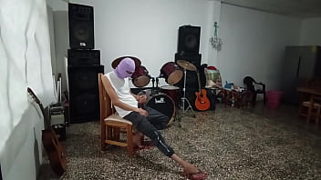 Profesora De Música Seductora Despierta La Lujuria De Su Alumno
