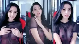 Kak Chikita Menggoda Dengan Remasan Payudara Yang Menggairahkan