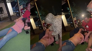 Mengintip Payudara Bestie Saat Bercanda Seru