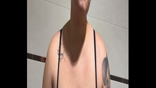 Follando Salvaje En El Baño Público Por Primera Vez