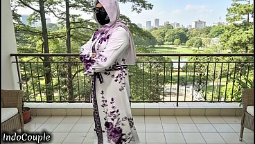 Istri Berhijab Yang Doyan Selingkuh Dan Haus Nafsu, Akhirnya Kutemui Di Koridor Kampus Yang Sepi