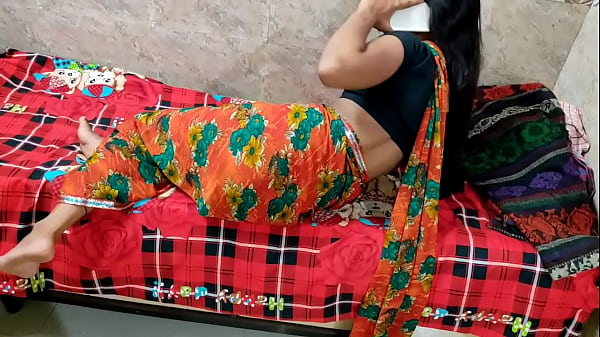 पति से फोन पर बात करते हुए मेरे भाई ने मुझे ज़ोर-ज़ोर से चोदा, मेरी चूत फाड़ दी।