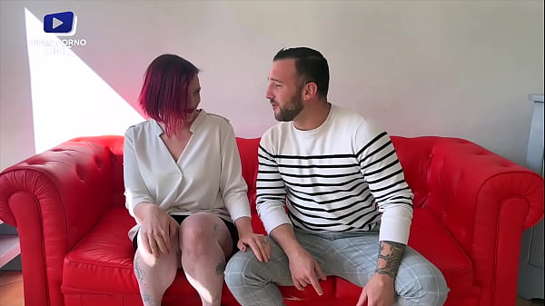 Cette Maman Avide Engloutit Chaque éclat De Semence Sans En Perdre Une Perle.
