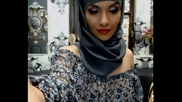 Sizzling Arab Webcam Slut Teases Her Tight Pussy In Explicit Hd