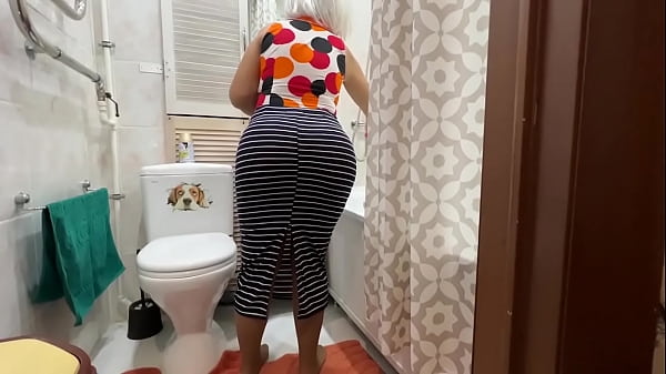 Plunging Deep Into A Homemade Mature Ass