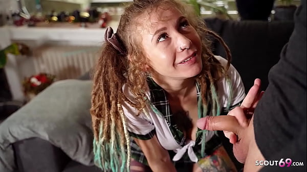 Lehrer Gibt Nachhilfestunde Mit Extra Saft Für Deutsche Teenie Julia Und Ihre Dreads