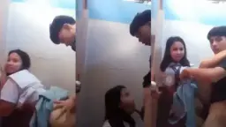 Gadis Smp Tergoda, Beraksi Mesra Di Kamar Mandi Sekolah