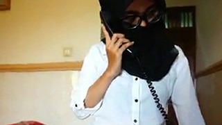 Panggil Kamar, Layanan Khusus: Gadis Berjilbab Siap Melayani Hasratmu