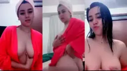 Rosalinda Mandi Telanjang, Payudara Besar Bergoyang Usai Lepas Handuk