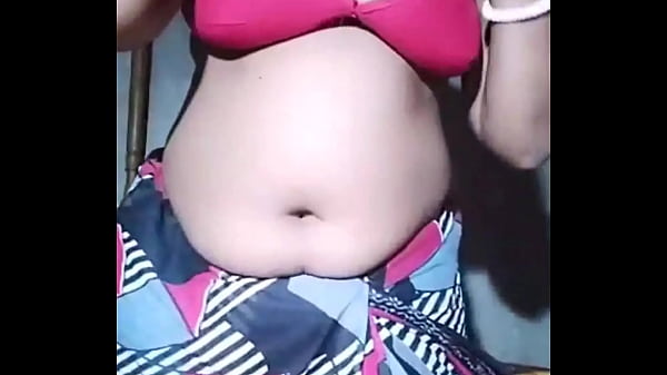 Sultry Bhabhi Reveals Her Luscious, Creamy Curves