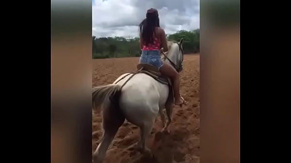 Larissinha Montando Com Fogo, Indo E Voltando Sem Parar