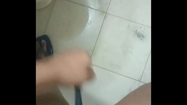 Desi Girl’s Wet Washroom Rendezvous: Fingering Her Dripping Shawar