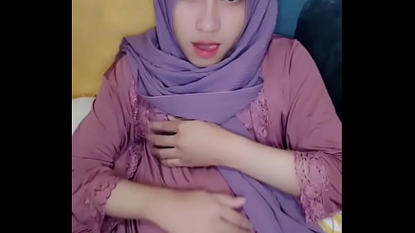 Sultry Solo Seduction In Silk And Hijab