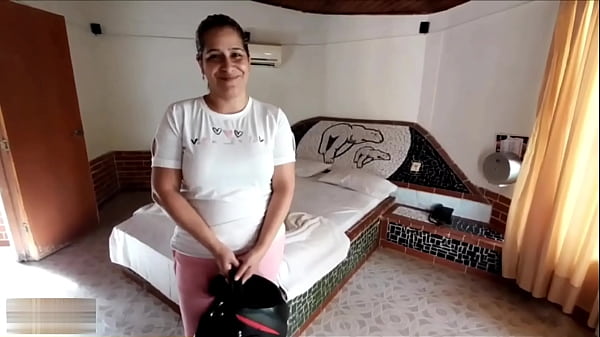 Desahogando Mi Frustración Con La Ardiente Mamá De Mi Ex, Follándola Sin Control Por Toda La Ciudad – Parte 1