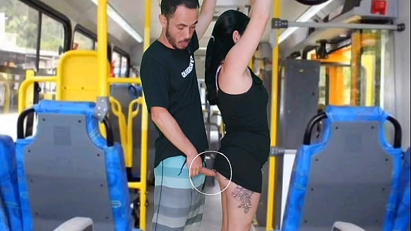 Morena Gostosa Se Esfregando No ônibus
