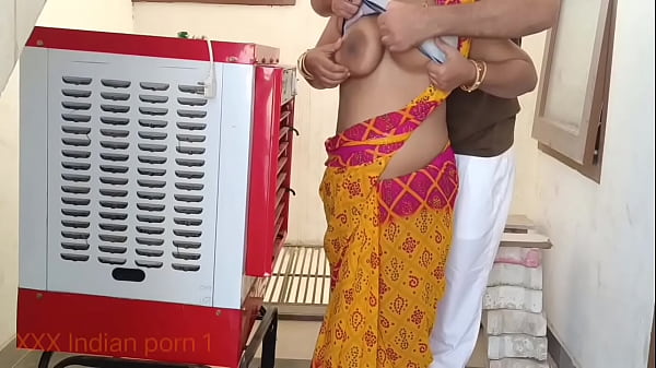 Desi Repairman’s Steamy Service Call In Hindi