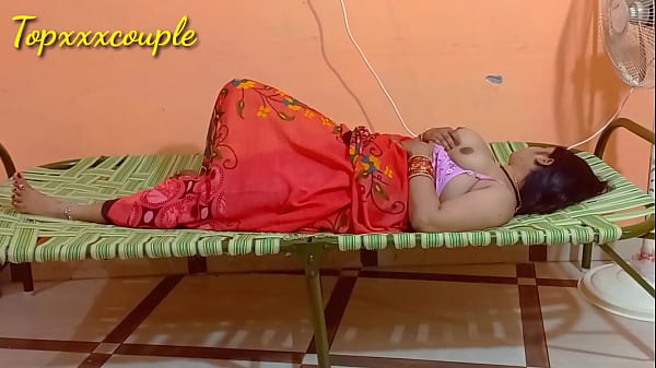 गाँव की मोटी गोरी भाभी की रसीली चूत का देसी मज़ा।