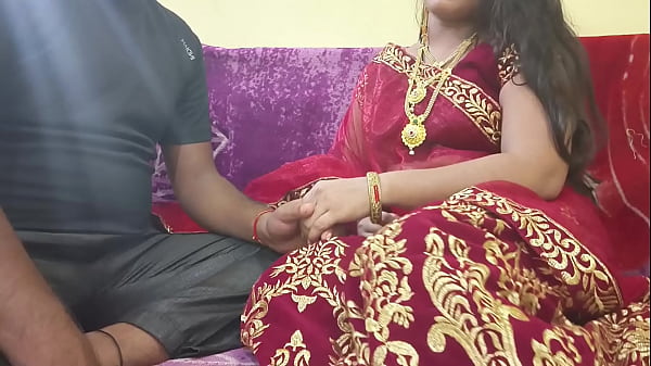 भाभी ने अपनी सुहागरात की रेशमी घागरा चोली में देवर को पहले चूत की मरहमत करने का मौका दिया