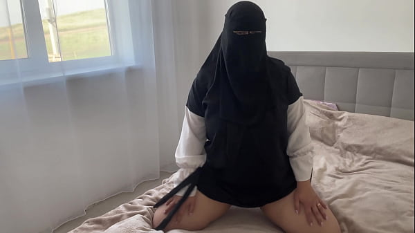 Cleaning Day Delight: Arab Zalifah’s Bare And Shaved Excitement Exposed